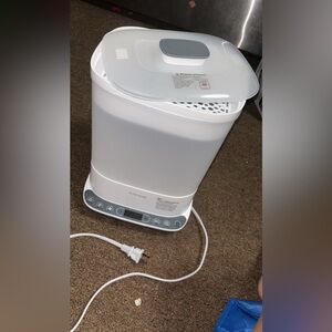 Baby bottle sterilizer & dryer